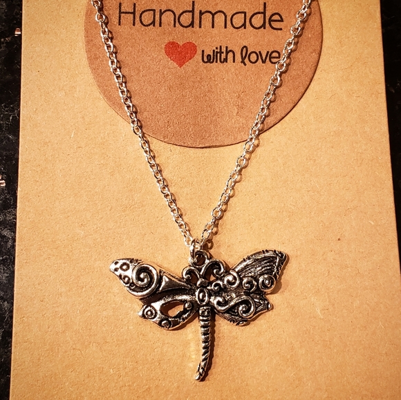 NWT Dragonfly Necklace in Silver - Picture 2 of 4